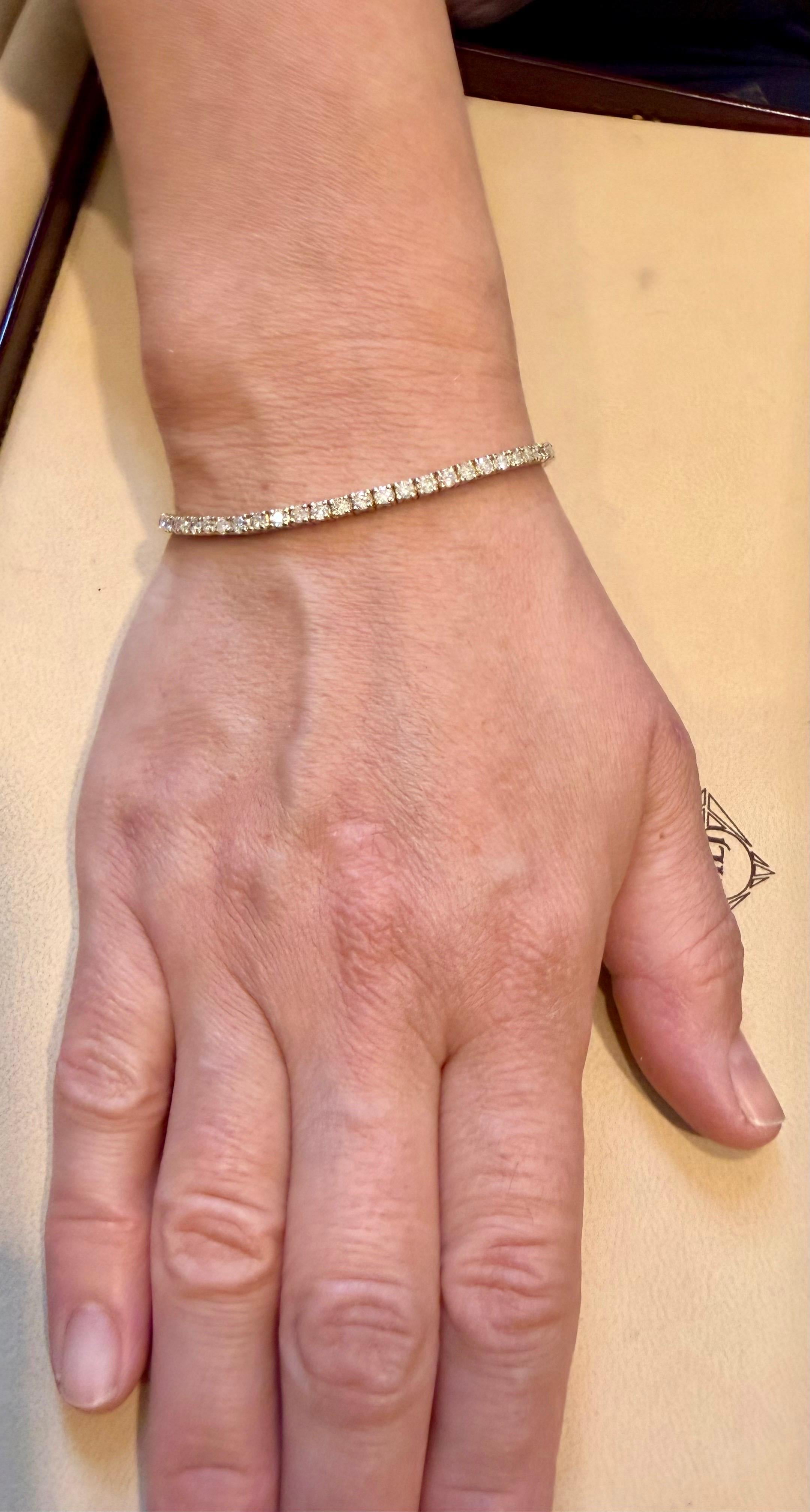 Bracelet de tennis en or jaune avec lignes de diamants ronds 3,85 carats, or jaune 14 K en vente 9