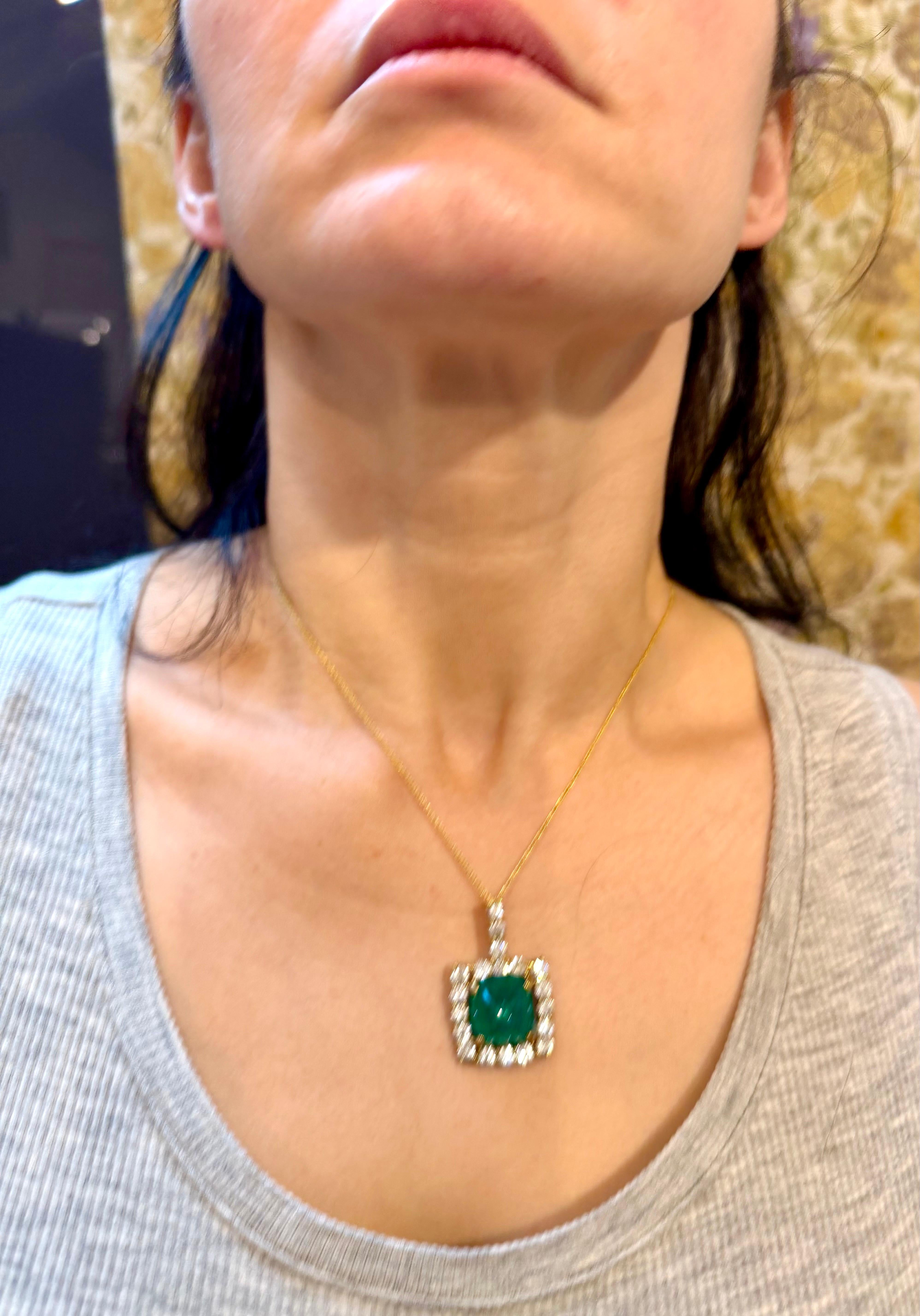 17,5 Karat Zuckerhut Cabochon kolumbianischer Smaragd & 5,7 Karat Diamant Halskette 14KYG im Angebot 7