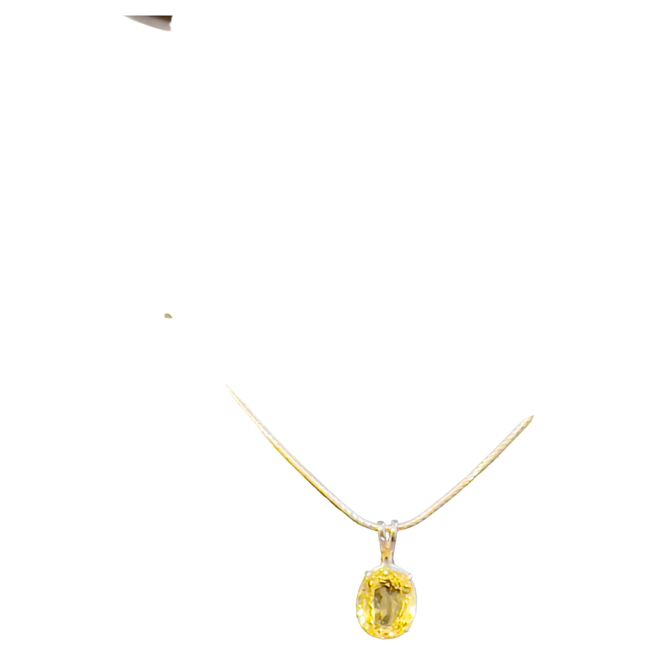 Collier pendentif en or blanc avec saphir jaune de Ceylan naturel de 5,56 carats certifié par le GIA en vente