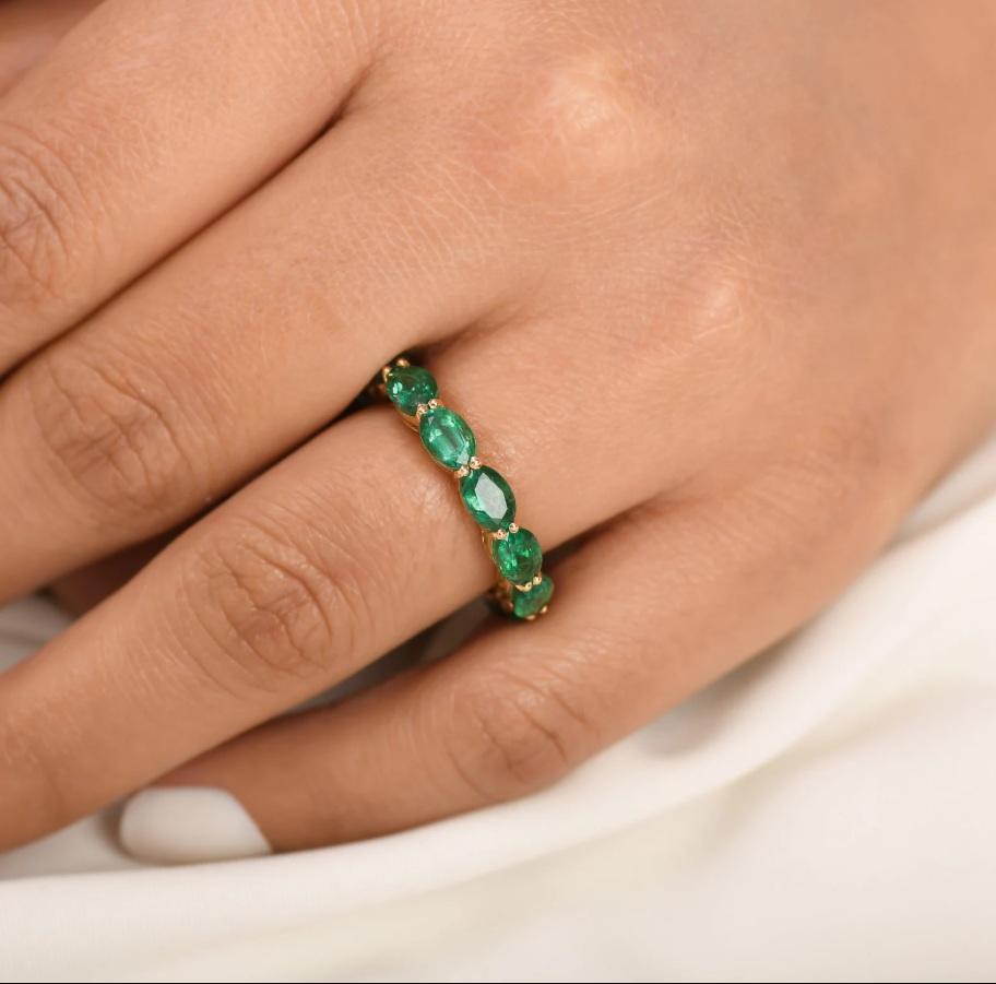 Ring aus natürlichem sambischem Smaragd und Saphir aus 18 Karat Gold (Asscher-Schliff) im Angebot