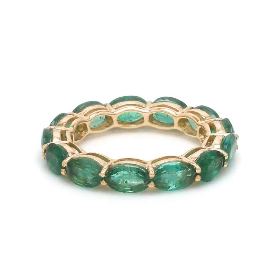 Ring aus natürlichem sambischem Smaragd und Saphir aus 18 Karat Gold Damen im Angebot