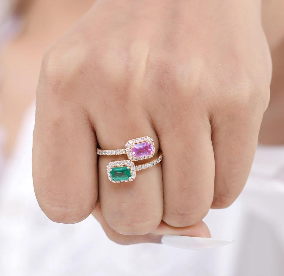 Smaragd und rosa Saphir zwei Stein Spirale Ring Gold  Natürlicher Smaragd und Saphir Ring Gold  Ring mit Smaragd und rosa Saphir im Smaragdschliff

EDELSTEIN-DETAILS :
✦ Edelstein : Rosa Saphir / Smaragd
✦ Edelsteinart : Natürlich
✦ Edelstein Größe