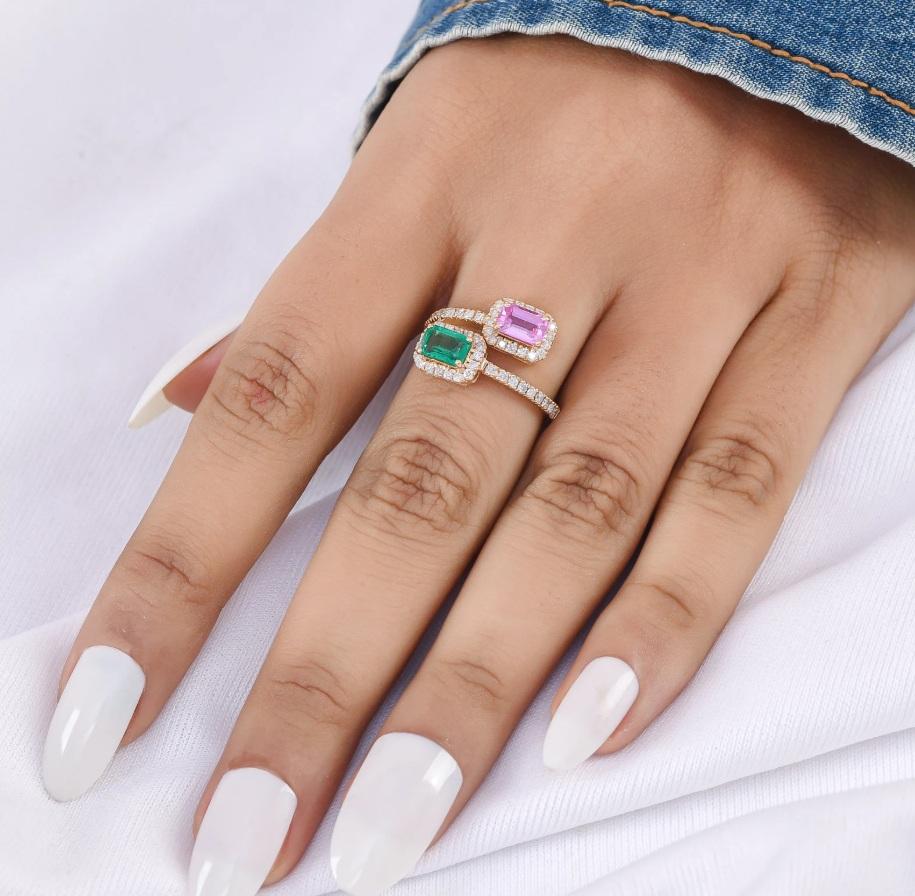 Ring aus natürlichem sambischem Smaragd und Saphir aus 14 Karat Gold im Zustand „Neu“ im Angebot in New York, NY