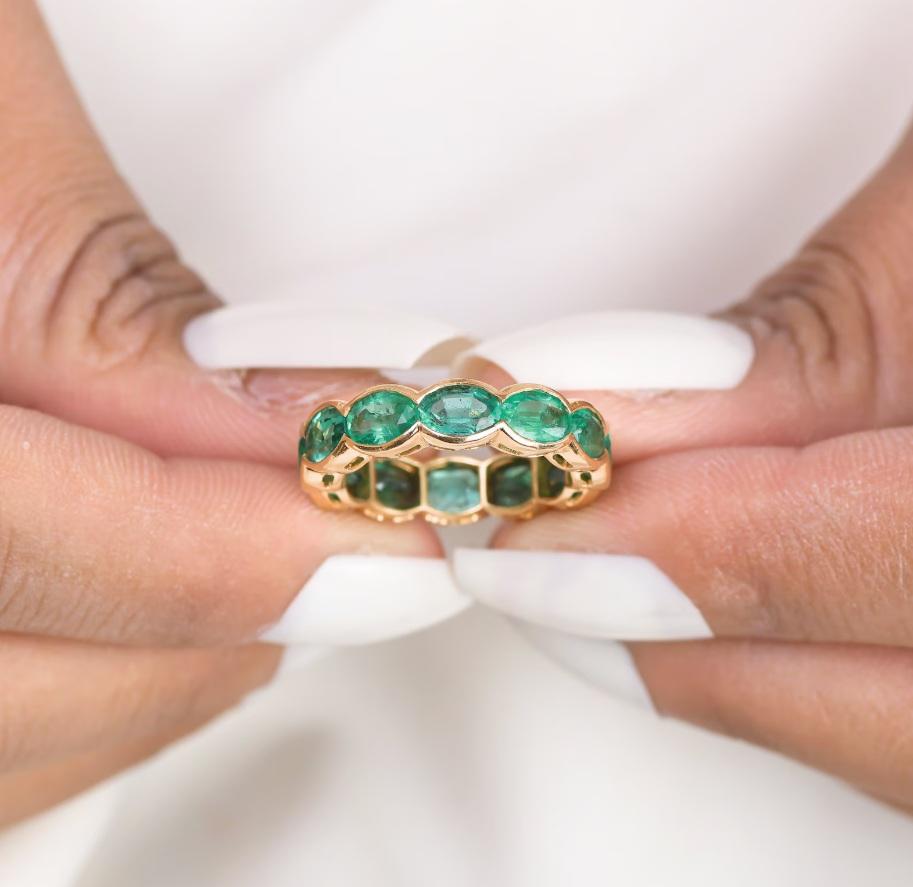 Smaragd Lünette gesetzt oval Ewigkeit Band Ring Gold, Natürliche 6x4MM 7CTW Smaragd oval Ost-West Ewigkeit Band Ring, Smaragd Hochzeit Band Ring Gold

STEIN DETAILS :
✦ Edelstein : Smaragd
✦ Edelsteinart : Natürlich
✦ Größe der Edelsteine: 6x4 MM
✦