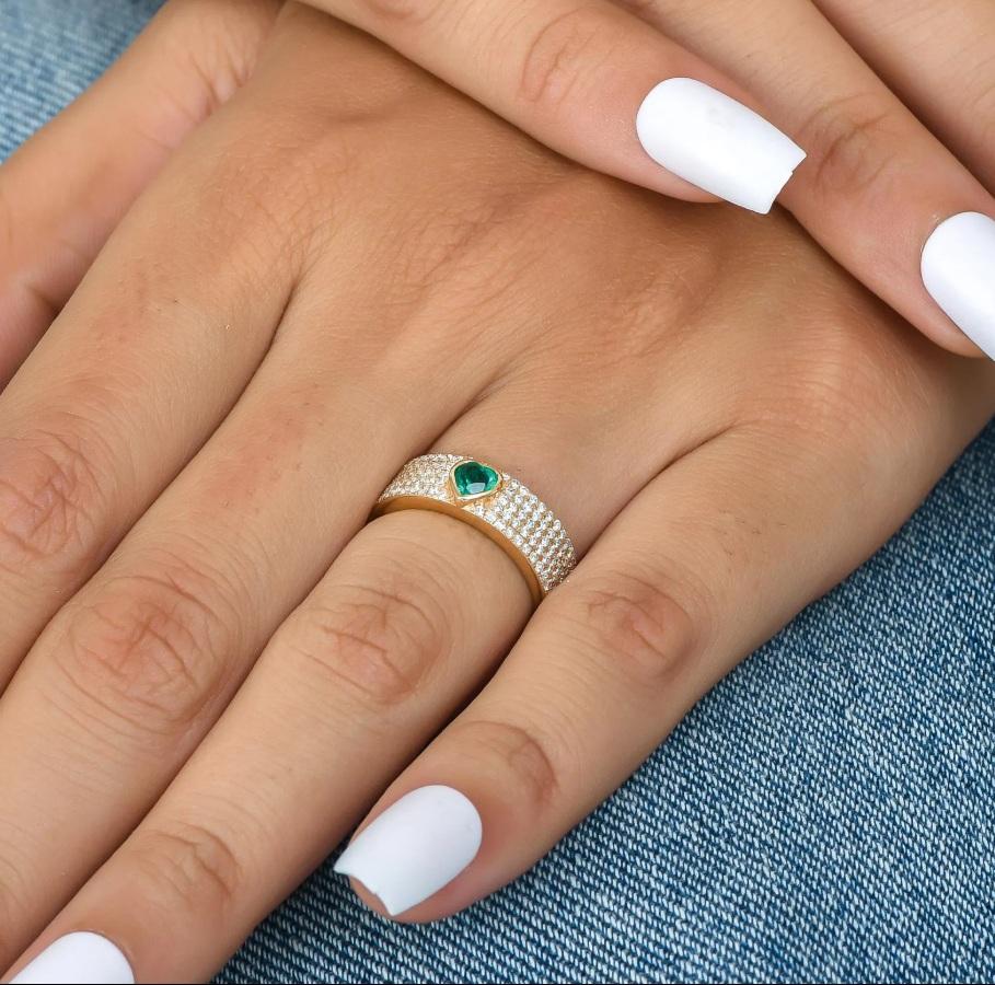 Echter Smaragd Herzform Ring 14K Gold  Natürlicher 1,20ct großer Smaragd Herz Diamantring Gold  Smaragdfarbener Fingerring  Antragsring mit Smaragdschliff

EDELSTEIN-DETAILS :
✦ Edelstein : Smaragd
✦ Edelsteinart : Natürlich
✦ Größe des Edelsteins: