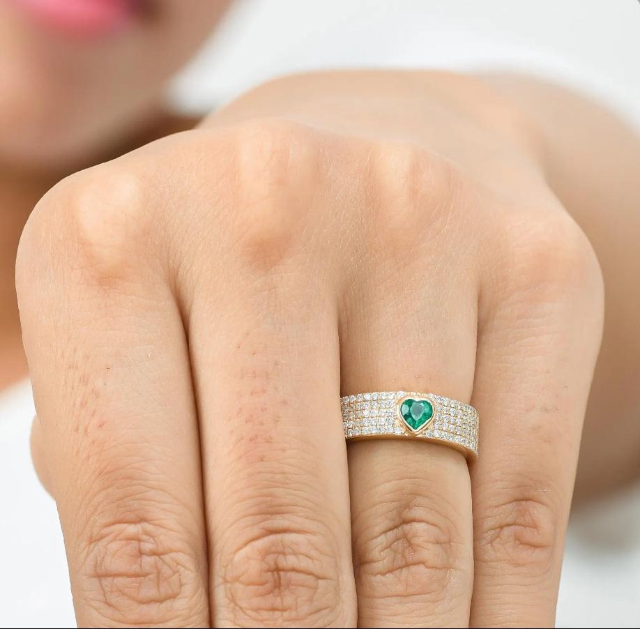 Natürlicher sambischer Smaragd Diamant Herzring 18k Gold (Asscher-Schliff) im Angebot