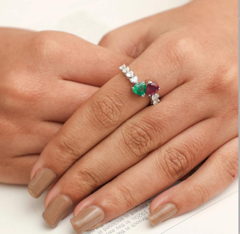 Natürlicher sambischer Smaragd, Rubin, Diamant, Herzring aus 18 Karat Gold (Asscher-Schliff) im Angebot