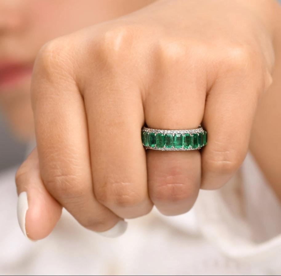 Natürlicher Smaragd-Diamantring aus 14k Gold im Zustand „Neu“ im Angebot in New York, NY