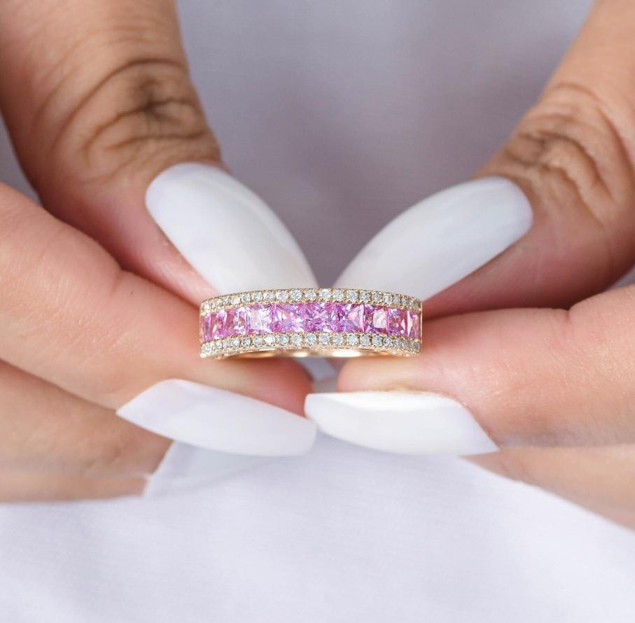 Rosa Saphir-Diamant-Ring mit Prinzessinnenschliff Gold  Natürlicher 3x3MM 1,50cts rosa Saphir Diamant Ring Gold  Rosa Saphir Statement-Ring Gold

EDELSTEIN-DETAILS :
✦ Edelstein : Rosa Saphir
✦ Edelsteinart : Natürlich
✦ Größe der Edelsteine: 3x3
