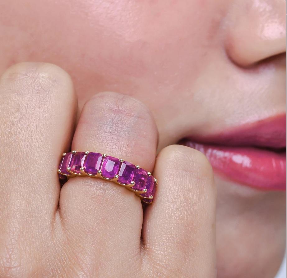 Anello a fascia con rubino Nature in oro 18 carati In condizioni Nuovo in vendita a New York, NY