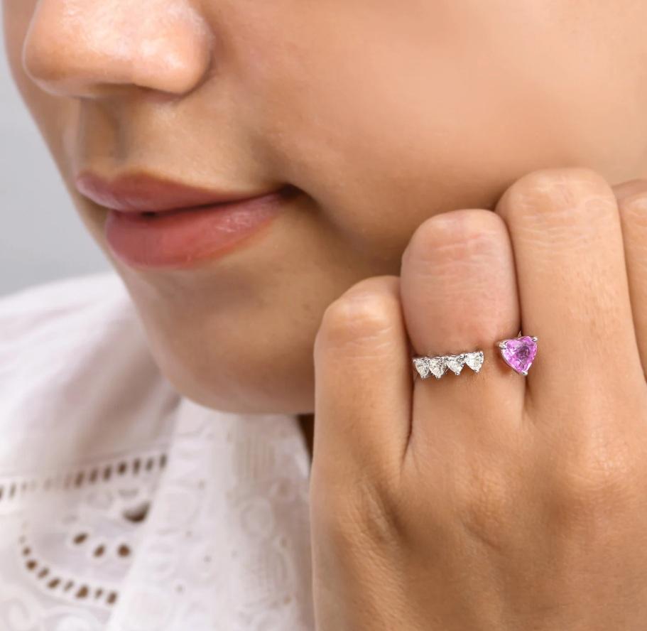 Natürlich  Diamantring mit rosa Saphir in 18k  Gold im Zustand „Neu“ im Angebot in New York, NY
