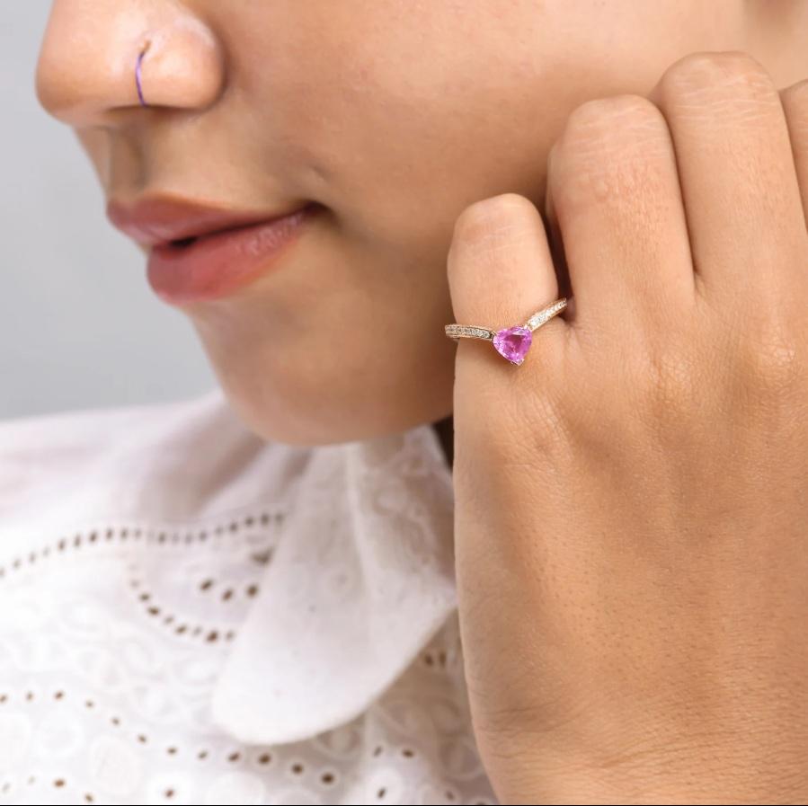 Taglio Asscher Anello con zaffiro rosa naturale e diamanti in oro 18 carati in vendita