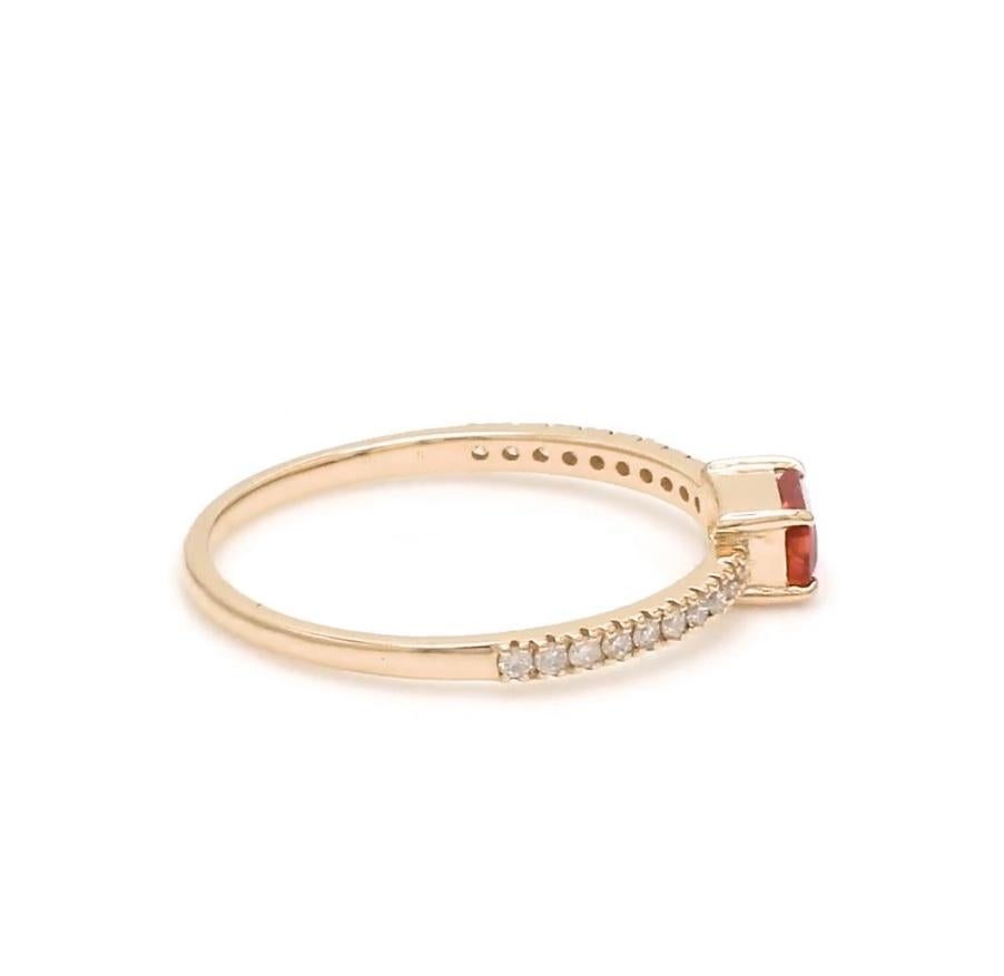 Roter Saphir Diamant Ring Gold  Natürlicher roter Saphir mit Smaragdschliff und Diamantring in Zackenform Gold  Mini roter Saphir Diamant zierlicher Ring Gold

EDELSTEIN-DETAILS :
✦ Edelstein : Roter Saphir
✦ Edelsteinart : Natürlich
✦ Größe der