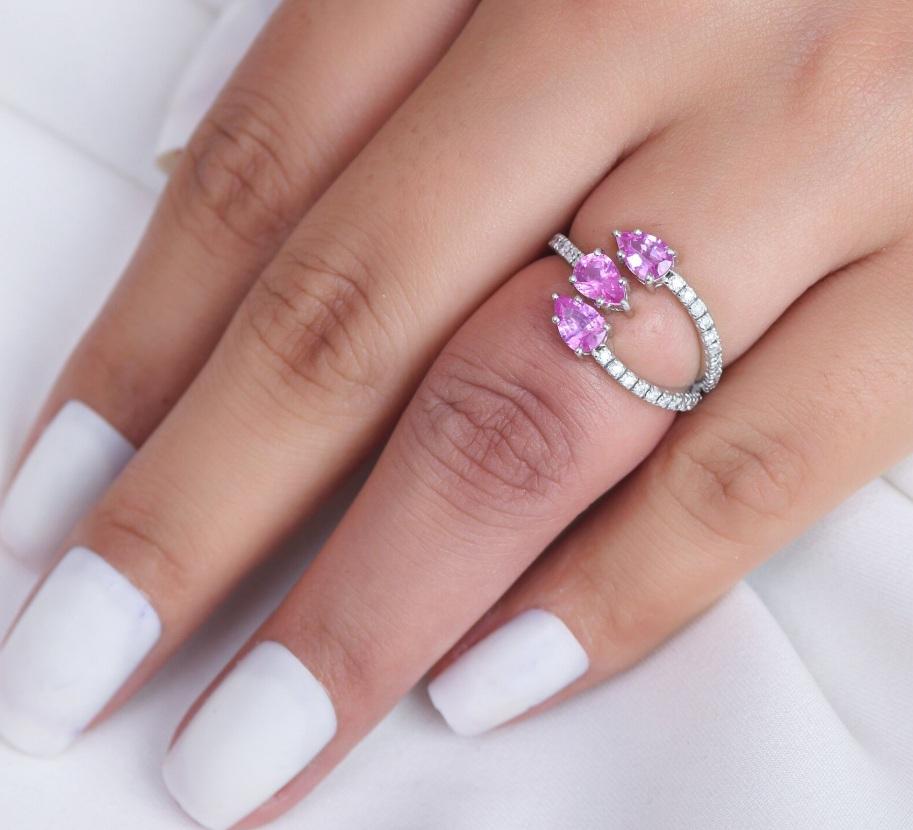 Ring mit natürlichem rosa Saphir aus 18 Karat Gold Damen im Angebot