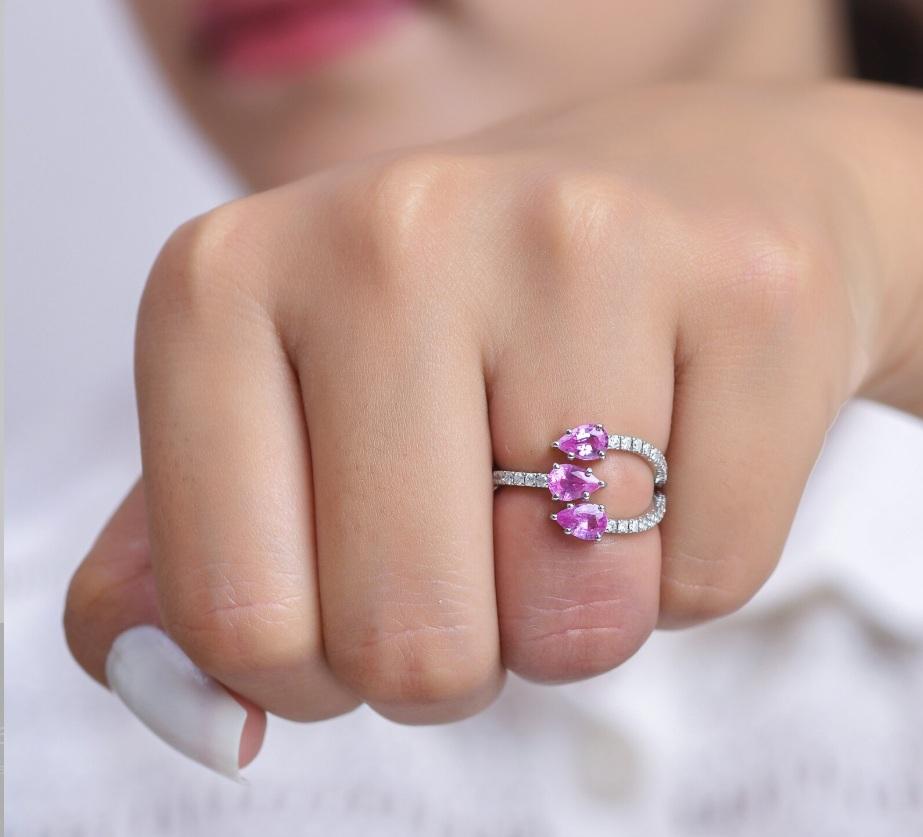 Ring mit natürlichem rosa Saphir aus 18 Karat Gold im Zustand „Neu“ im Angebot in New York, NY