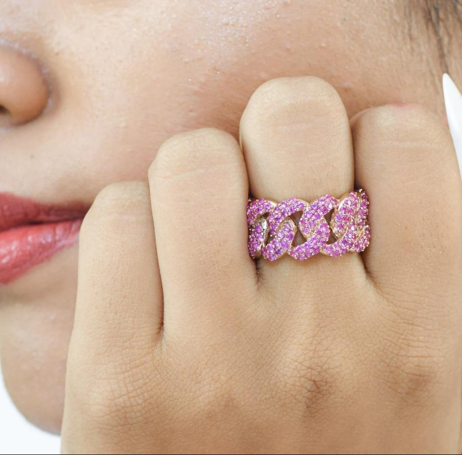 Ring mit natürlichem rosa Saphir aus 18 Karat Gold Damen im Angebot