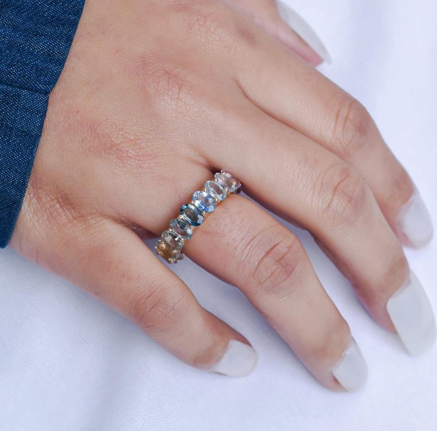 Ring mit natürlichem Regenbogensaphir aus 18 Karat Gold (Asscher-Schliff) im Angebot