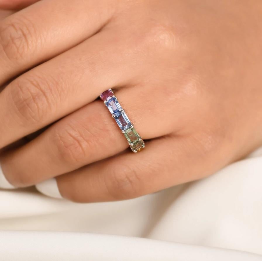 Anello a fascia con zaffiro arcobaleno Nature in oro 14 carati In condizioni Nuovo in vendita a New York, NY