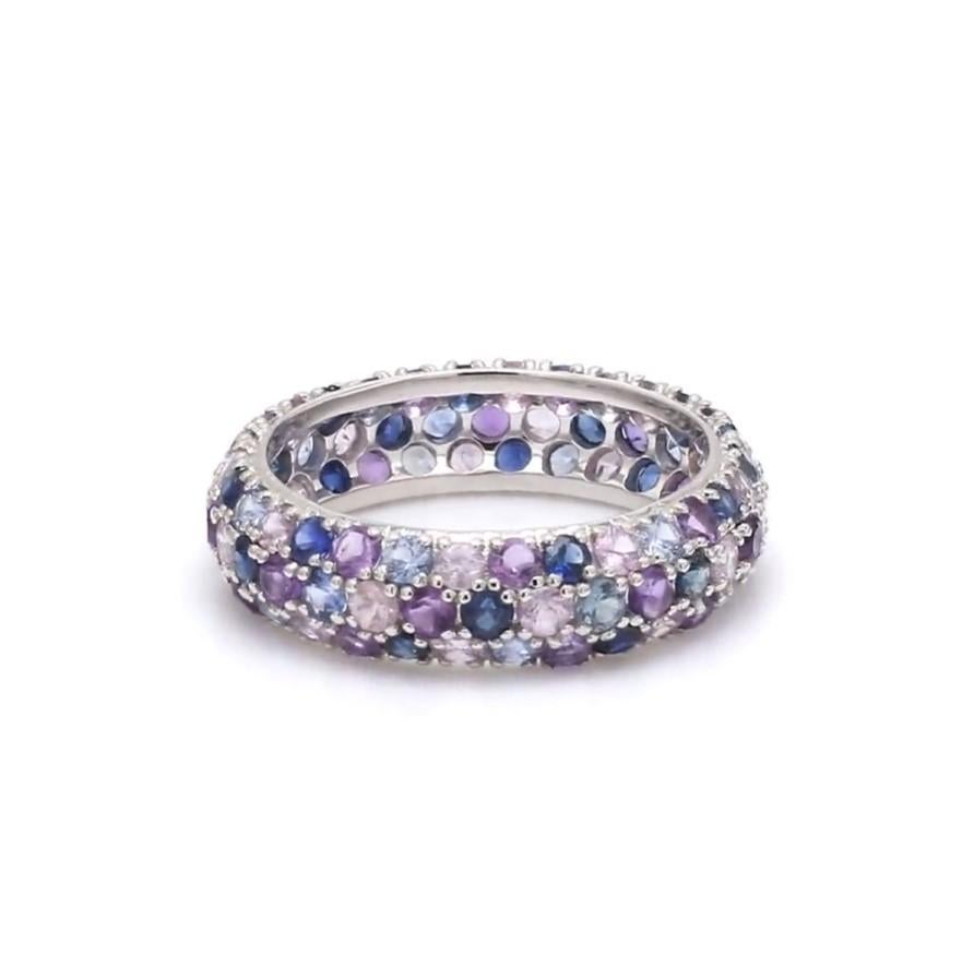 Anello con pavé di pietre preziose color pervinca, oro  Anello con zaffiro rosa e blu naturale e ametista in pavé, oro  Anello con vera pietra preziosa di colore pervinca

DETTAGLI SULLA PIETRA :
✦ Pietra preziosa: Zaffiro \ Ametista
✦ Tipo di gemma