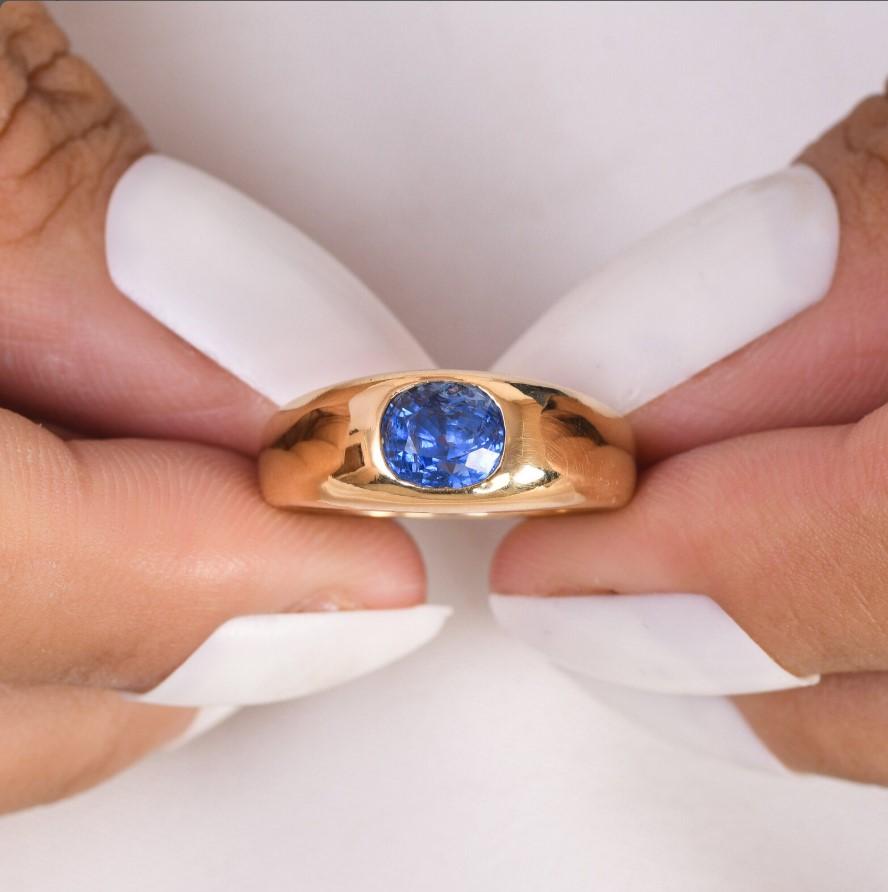 Ring aus natürlichem blauem Saphir in 18k Gold Damen im Angebot