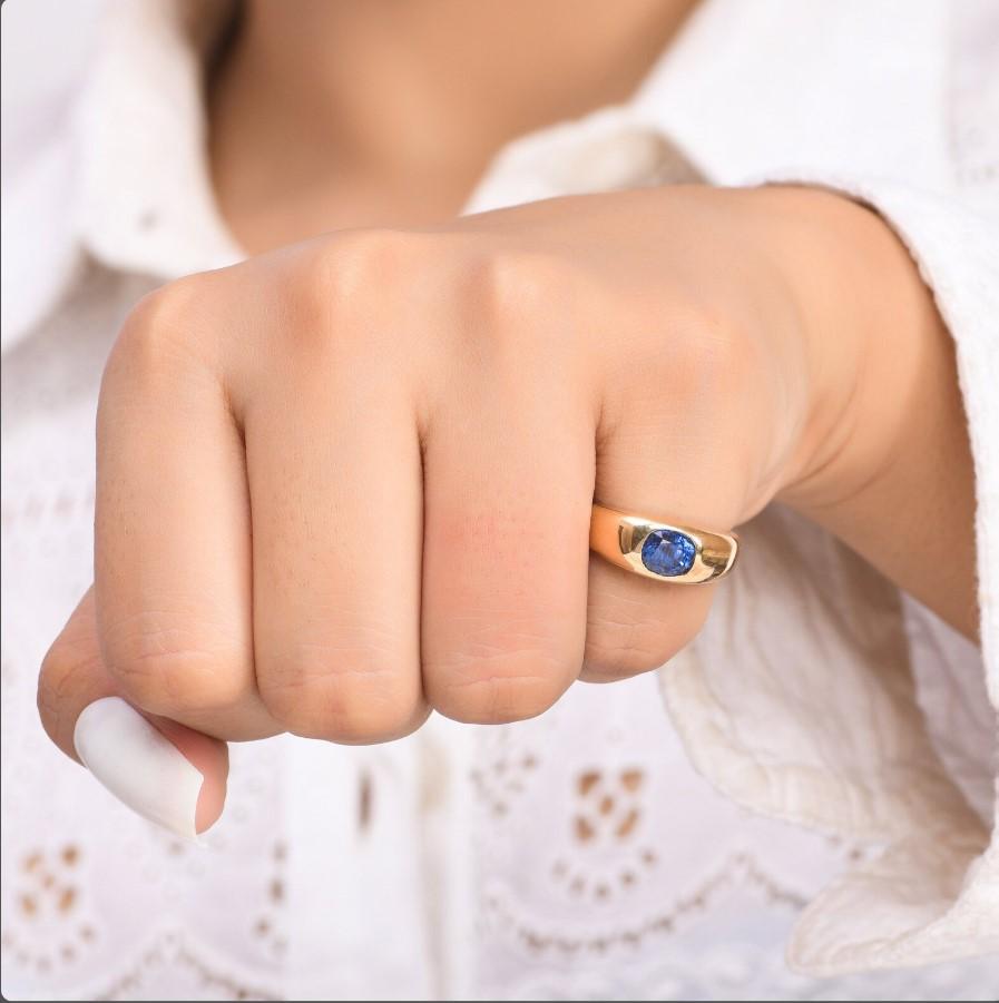 Ring aus natürlichem blauem Saphir in 18k Gold im Zustand „Neu“ im Angebot in New York, NY