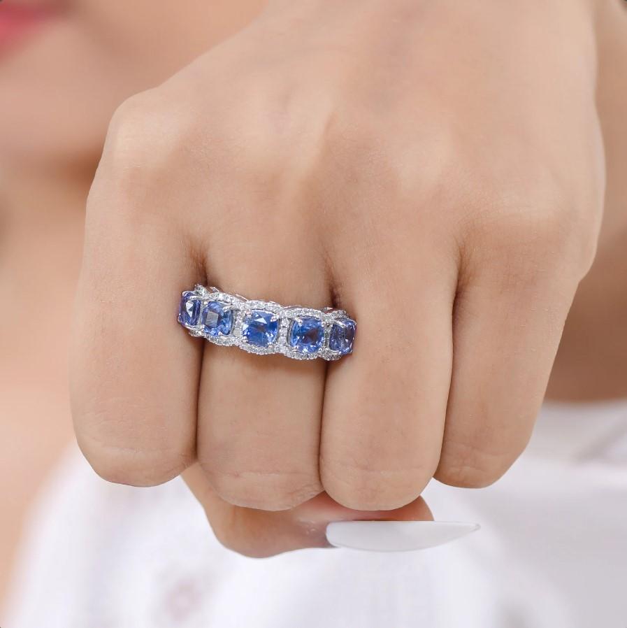 Blauer Saphir im Kissenschliff halbes Ewigkeitsband Ring  Natürlicher ceylonesischer blauer Saphir Diamantring Gold  Blauer Saphir fünf Stein Ring Gold Geschenk

EDELSTEIN-DETAILS :
✦ Edelstein : Blauer Diamant
✦ Edelsteinart : Natürlich
✦ Edelstein