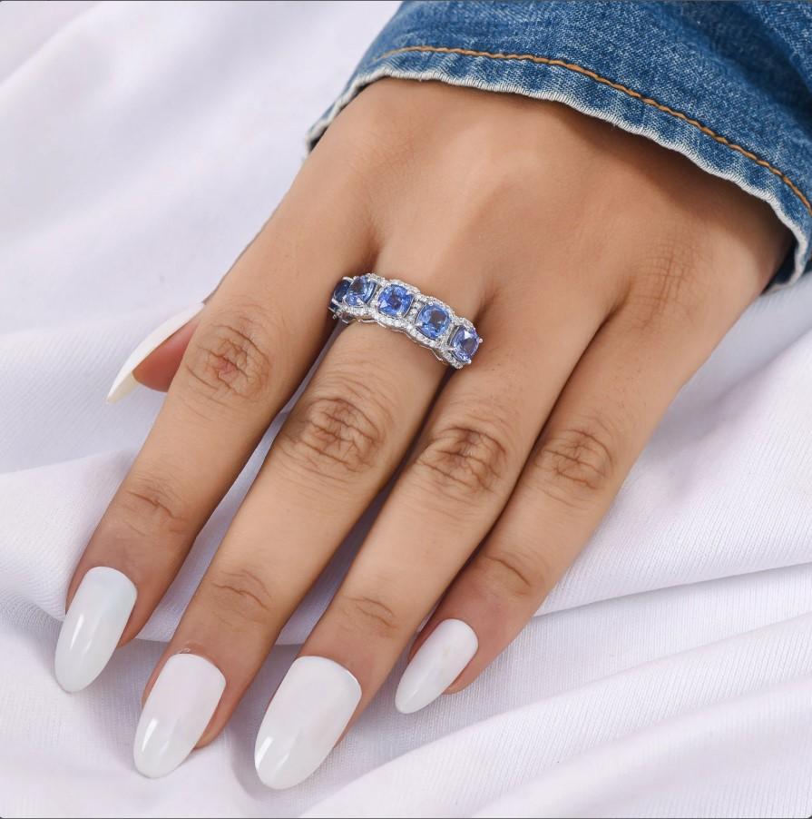 Natürlicher blauer Saphir-Diamantring aus 18 Karat Gold im Zustand „Neu“ im Angebot in New York, NY