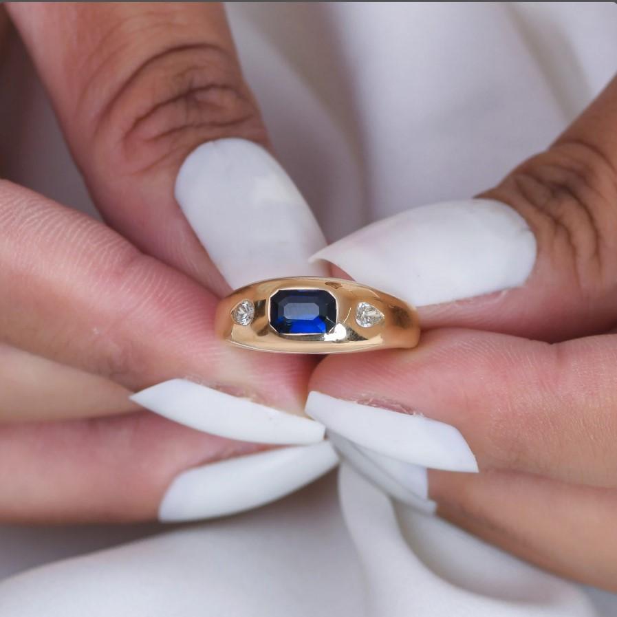 Natürlicher blauer Saphir-Diamantring aus 18 Karat Gold Damen im Angebot