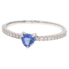 Ring aus 18 Karat Gold mit blauem Saphir und Diamant