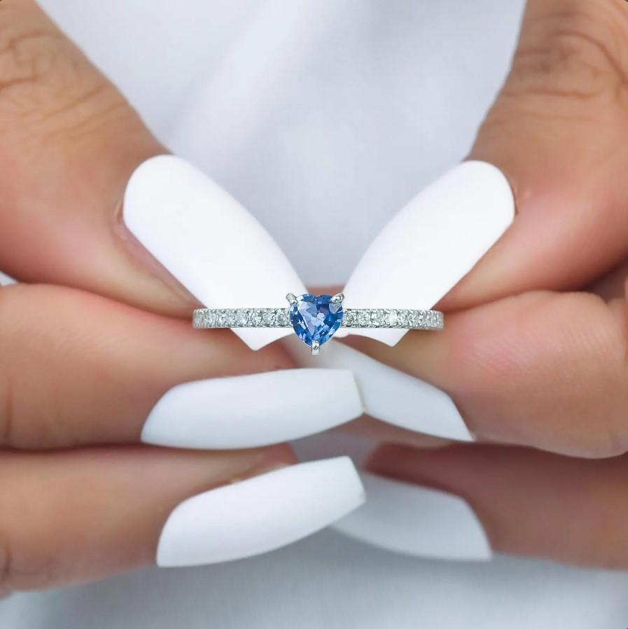 Ring aus 18 Karat Gold mit blauem Saphir und Diamant Damen im Angebot