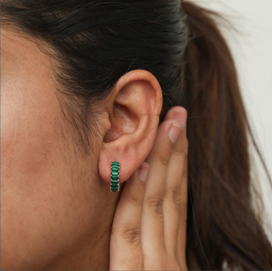 Natürliche Smaragd Ohrringe in Ohrring in 14k Gold im Zustand „Neu“ im Angebot in New York, NY