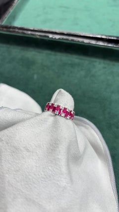 Bague halo en or 18 carats naturel sertie d'un rubis et de diamants totalisant 0,39 ct