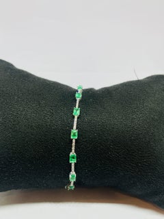 Elegant 18K Gold Emerald 3.22ct & Diamond 0.39ct Bracelet, New