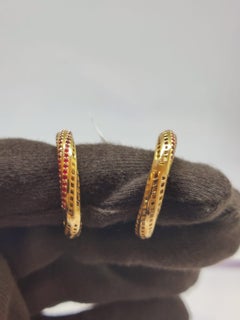 Boucles d'oreilles clous en or 18 carats naturel avec rubis de 1,51 ct, une élégance intemporelle