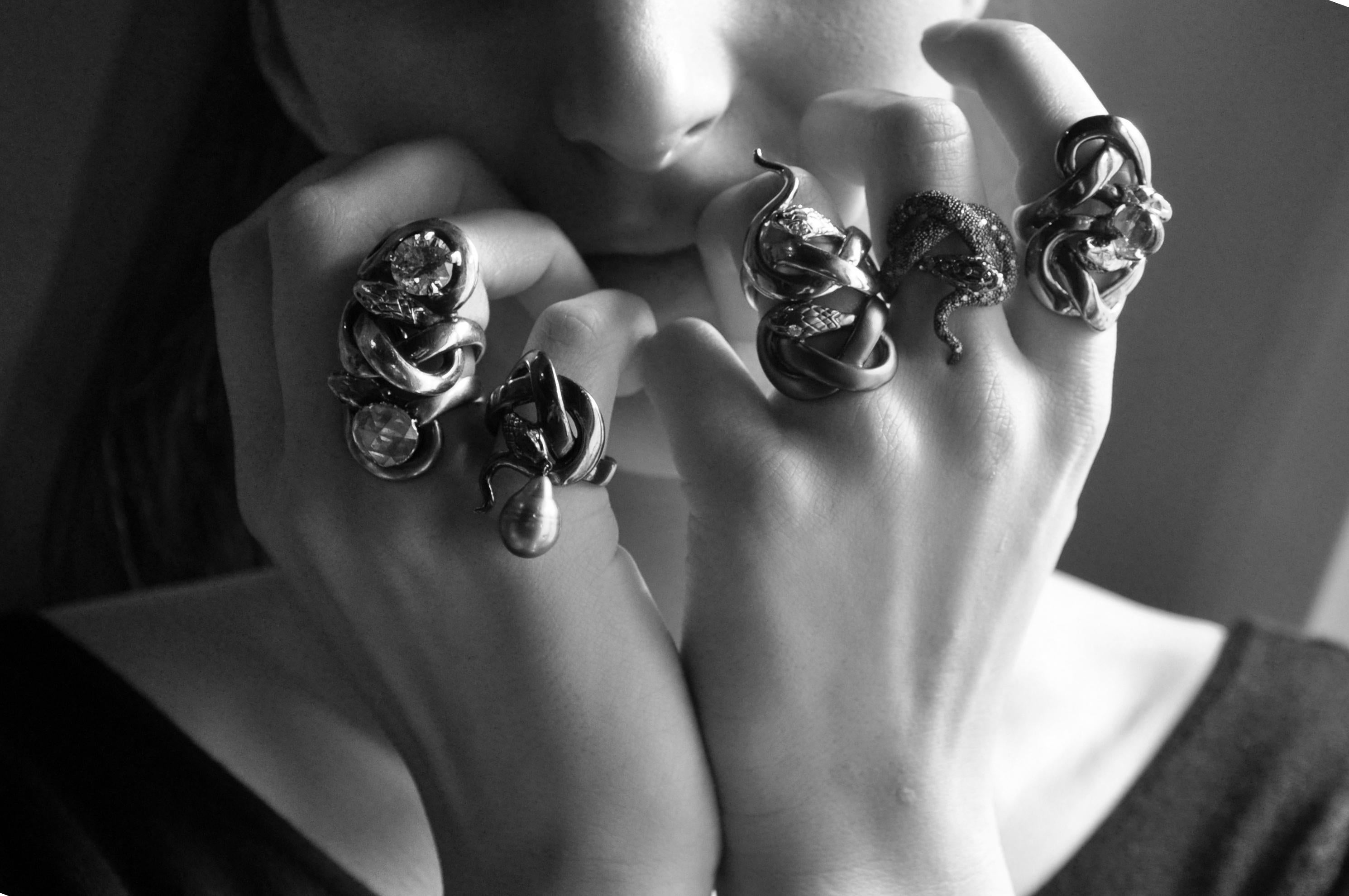 Sylvie Corbelin Signature Snake Ring in Patinated Silver and Diamonds In New Condition For Sale In Saint Ouen, FR