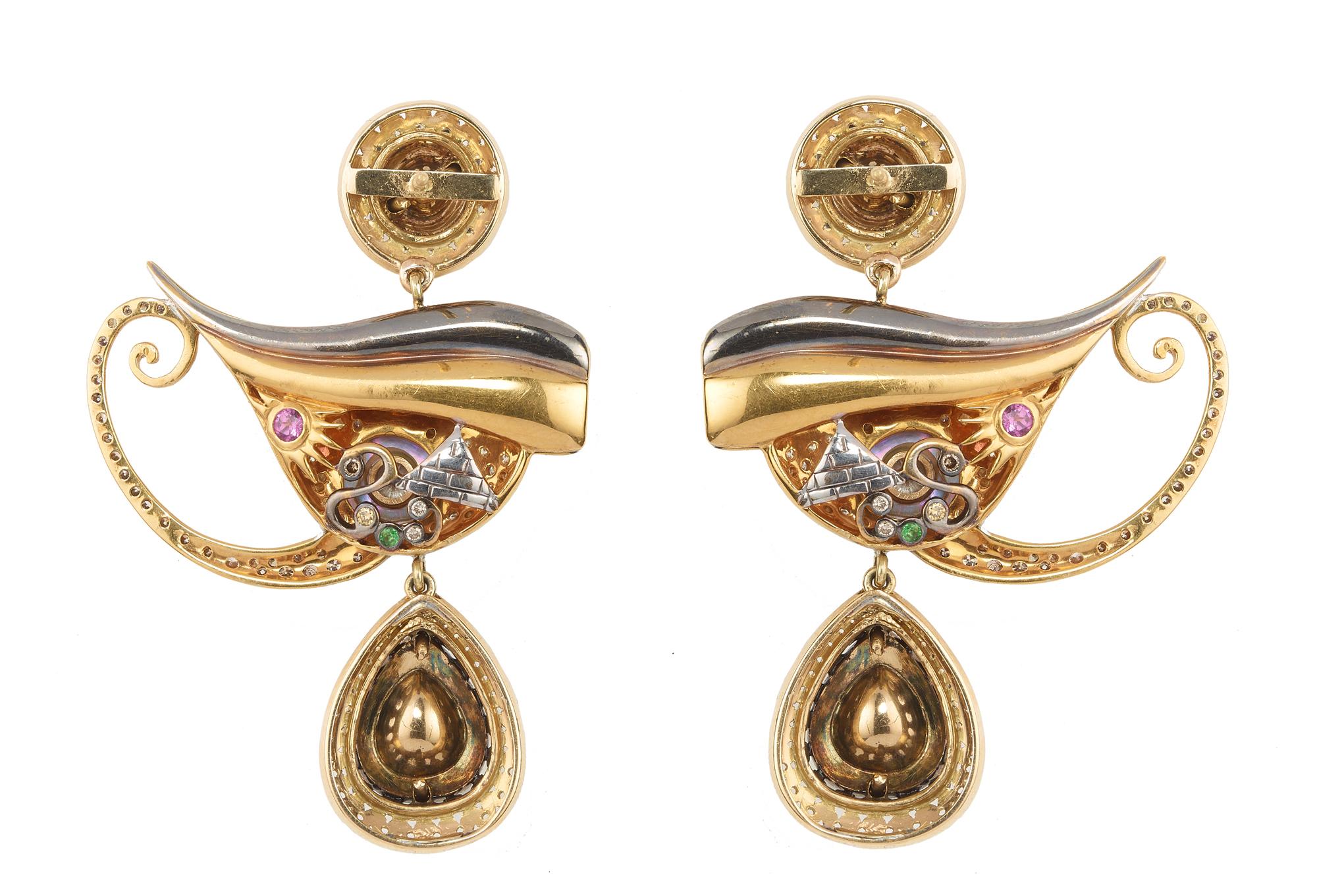 One of a kind pair of eye shape earrings in yellow 750/1000 gold (18K) vermeil and black enamel by Sylvie Corbelin. For pierced ears.
The earrings are composed with XIX century elements.
The top of the earrings is for pierced ears and is set with