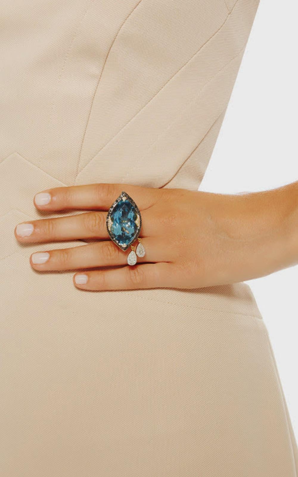 Sylvie Corbelin Santa Maria Mine Aquamarine Eye Shape Ring in Gold and Diamonds im Angebot 3