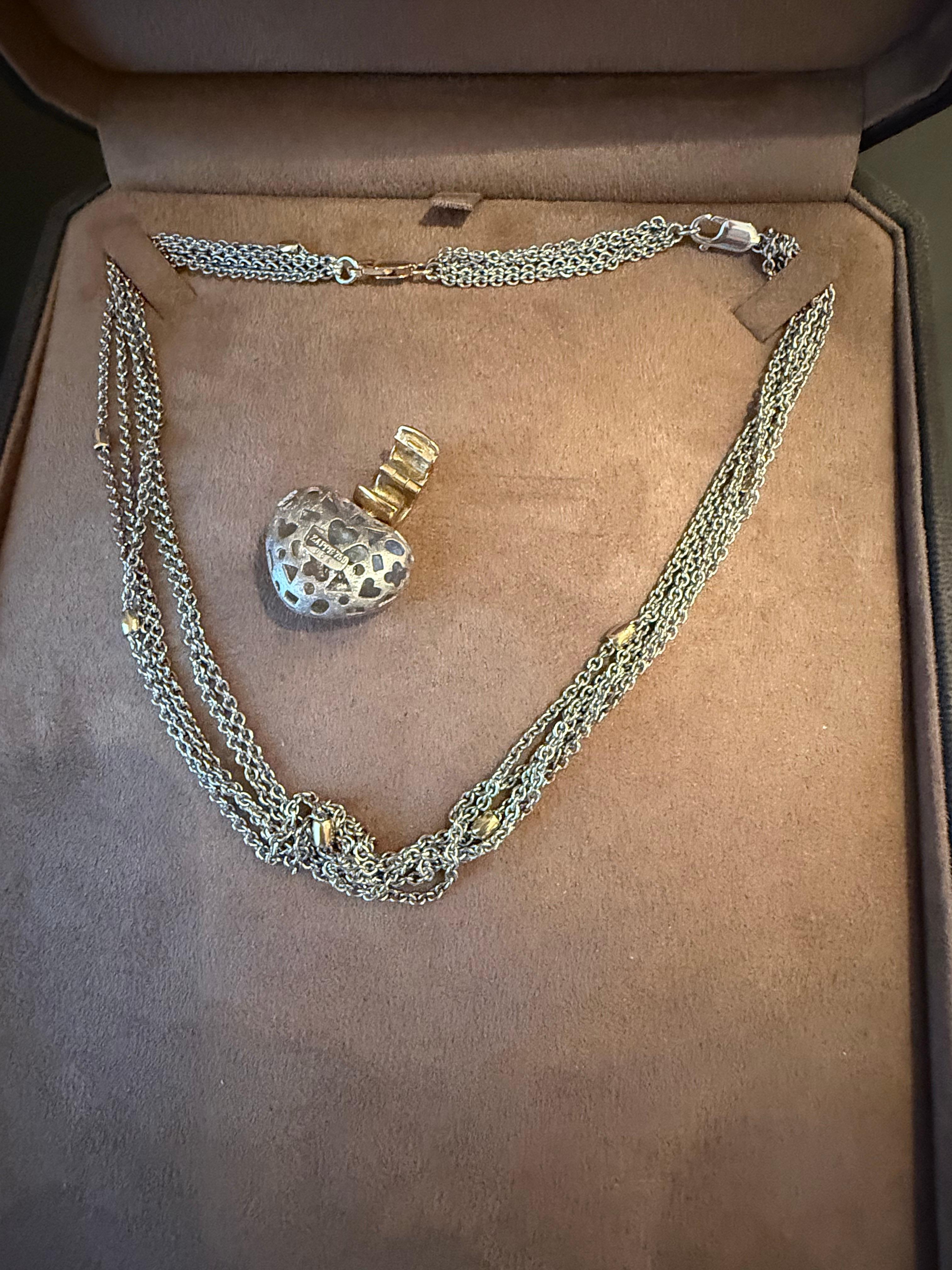 Collier italien à plusieurs chaînes en or blanc et jaune 18 carats avec pendentif en forme de cœur en vente 7