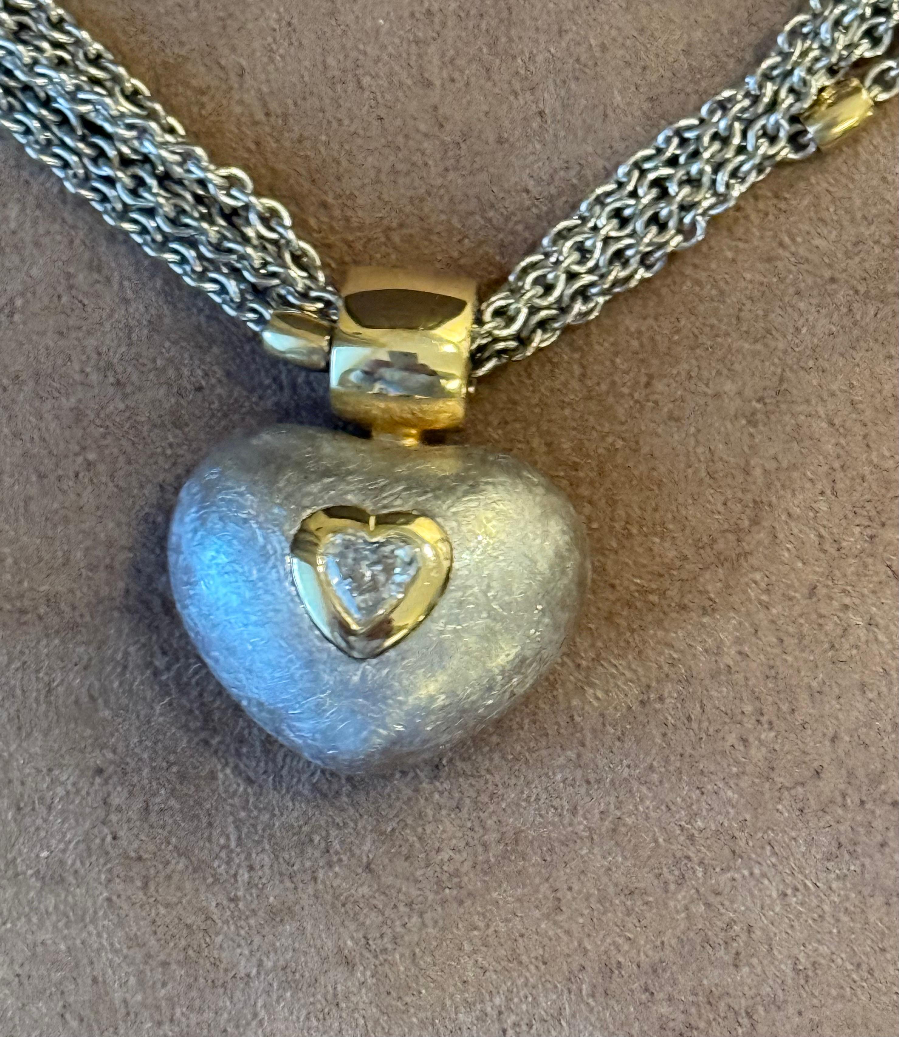 Collier italien à plusieurs chaînes en or blanc et jaune 18 carats avec pendentif en forme de cœur en vente 9