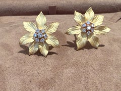 A pair of 18 K yellow brushed Gold flower Diamond earrings