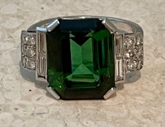 18 K White Gold Retro Vintage Ring Green Tourmaline and Diamonds