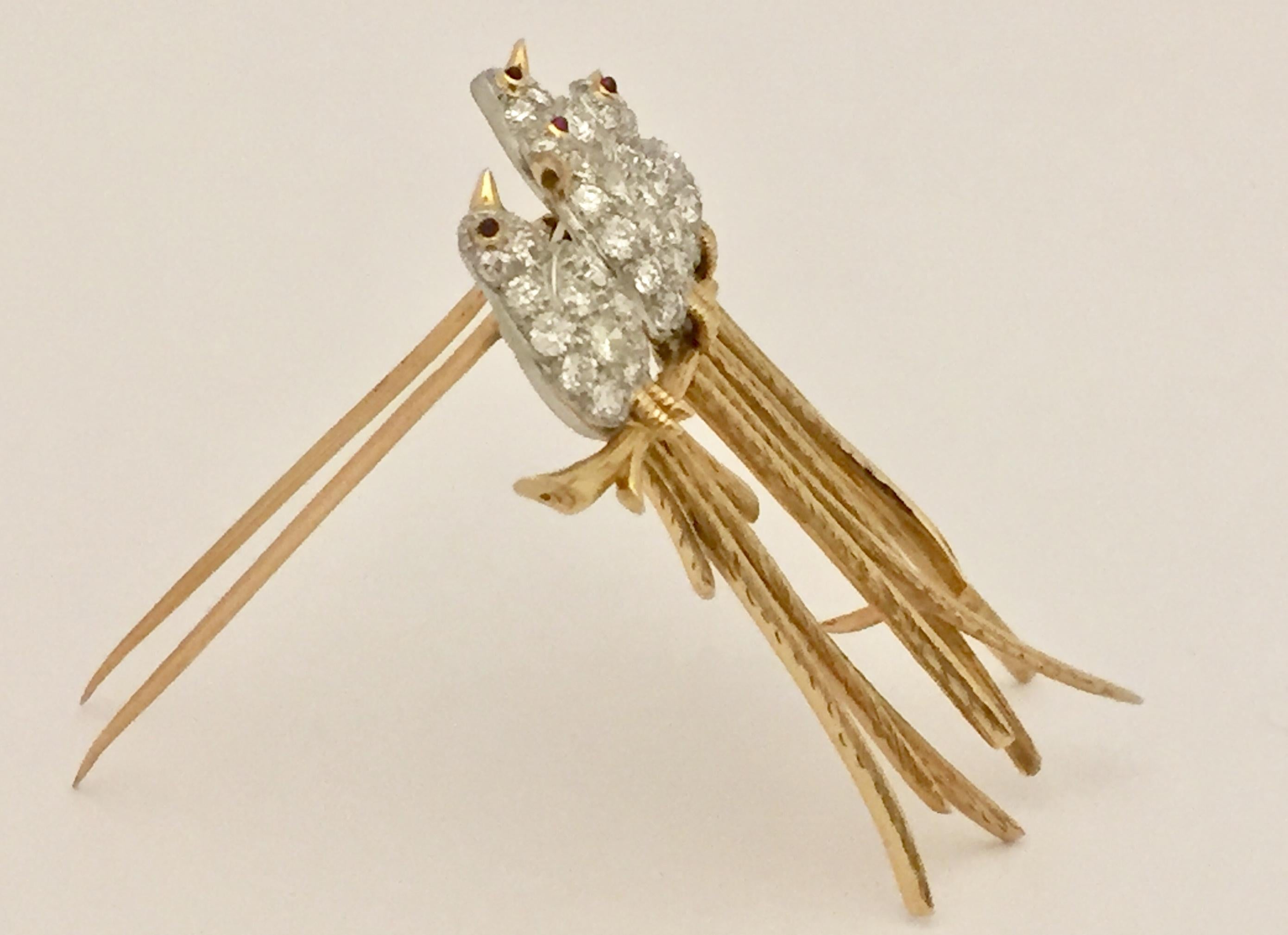 Rare 1950s Van Cleef & Arpels Yellow Gold Diamond and Ruby Vintage Bird Brooch 2