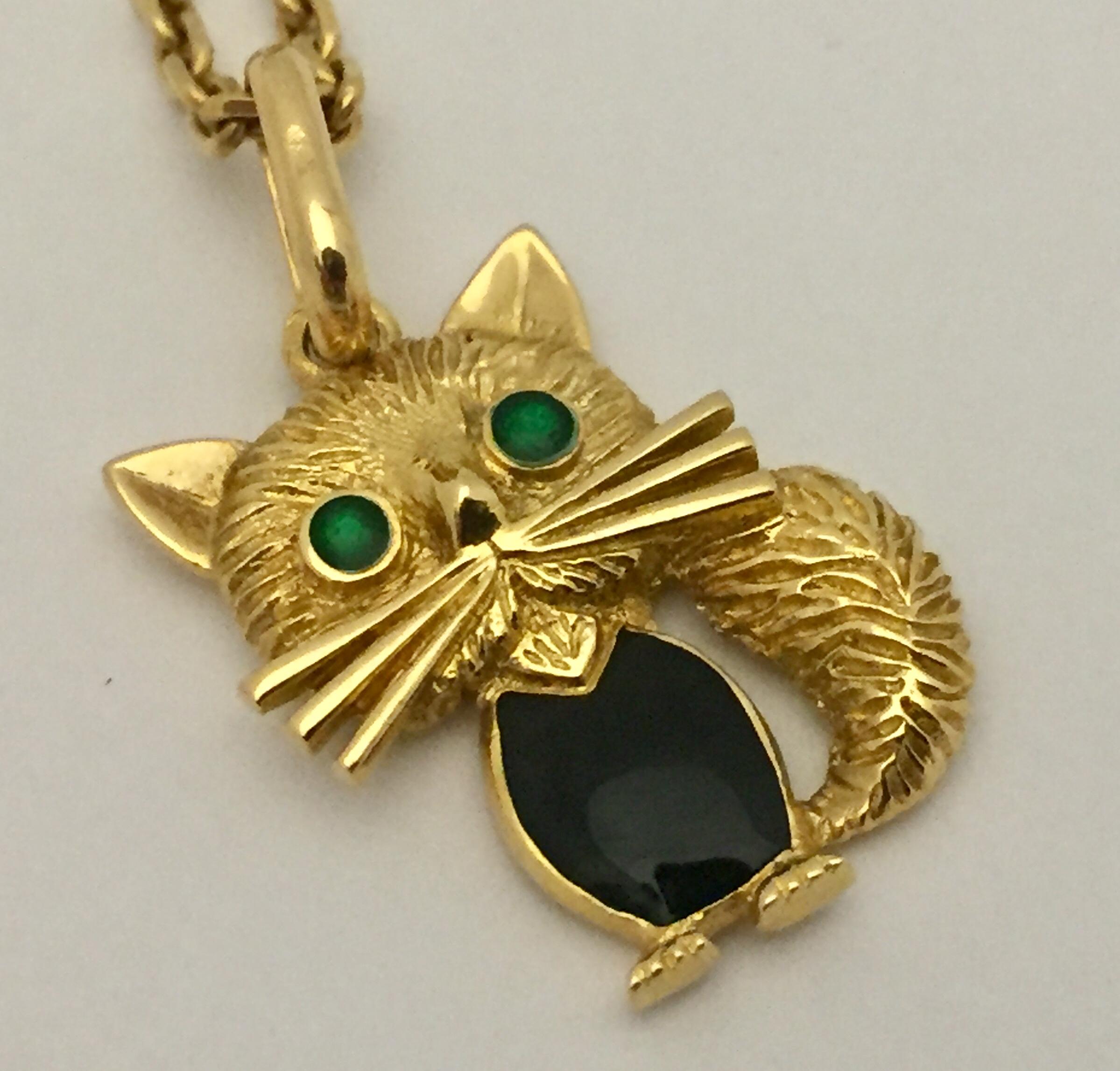 Contemporary 18 Karat Gold Van Cleef & Arpels Cat and Bear Pendant with Chain