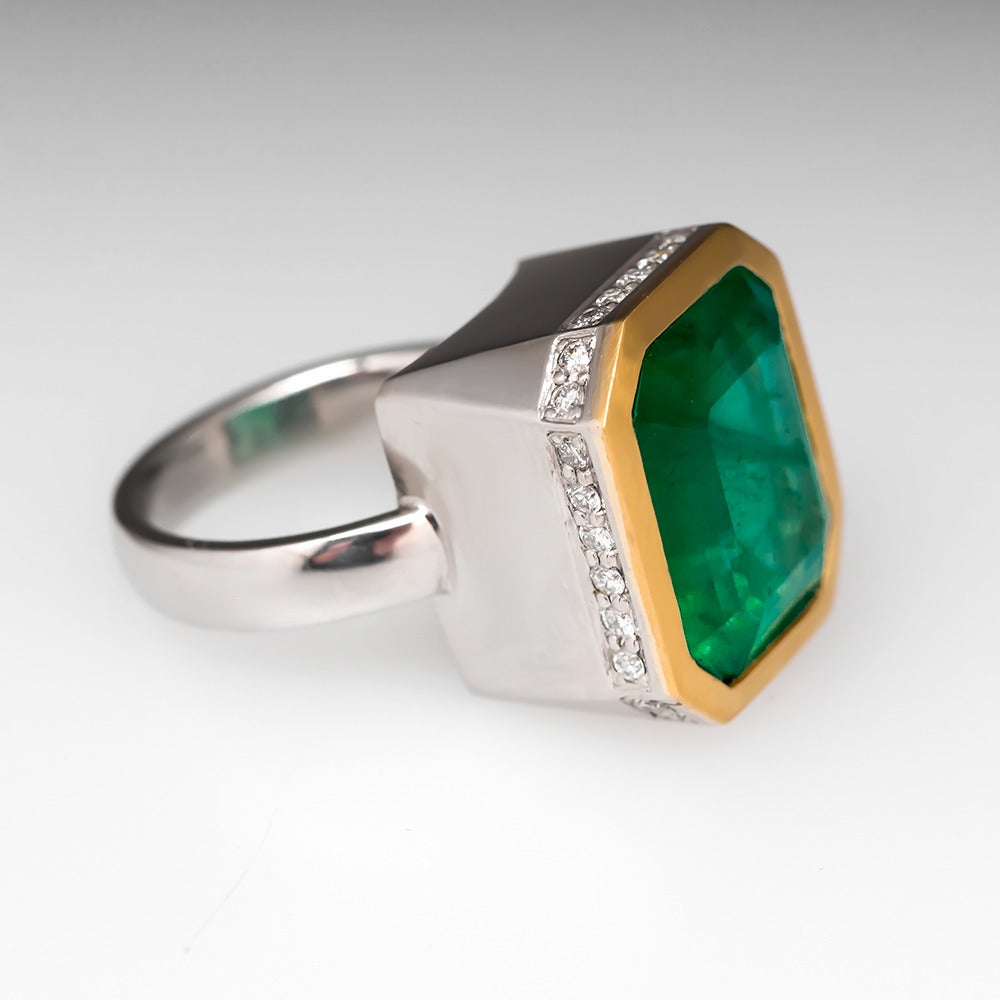 Custom 14 Carat Emerald Gold Platinum Cocktail Ring For Sale 1