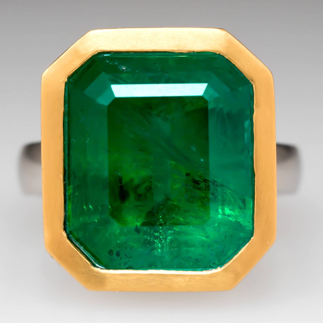 Custom 14 Carat Emerald Gold Platinum Cocktail Ring In New Condition For Sale In Bellevue, WA