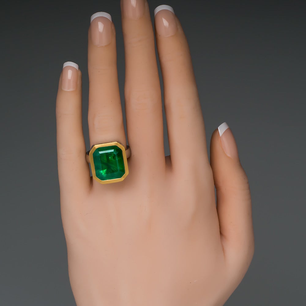 Custom 14 Carat Emerald Gold Platinum Cocktail Ring For Sale 3