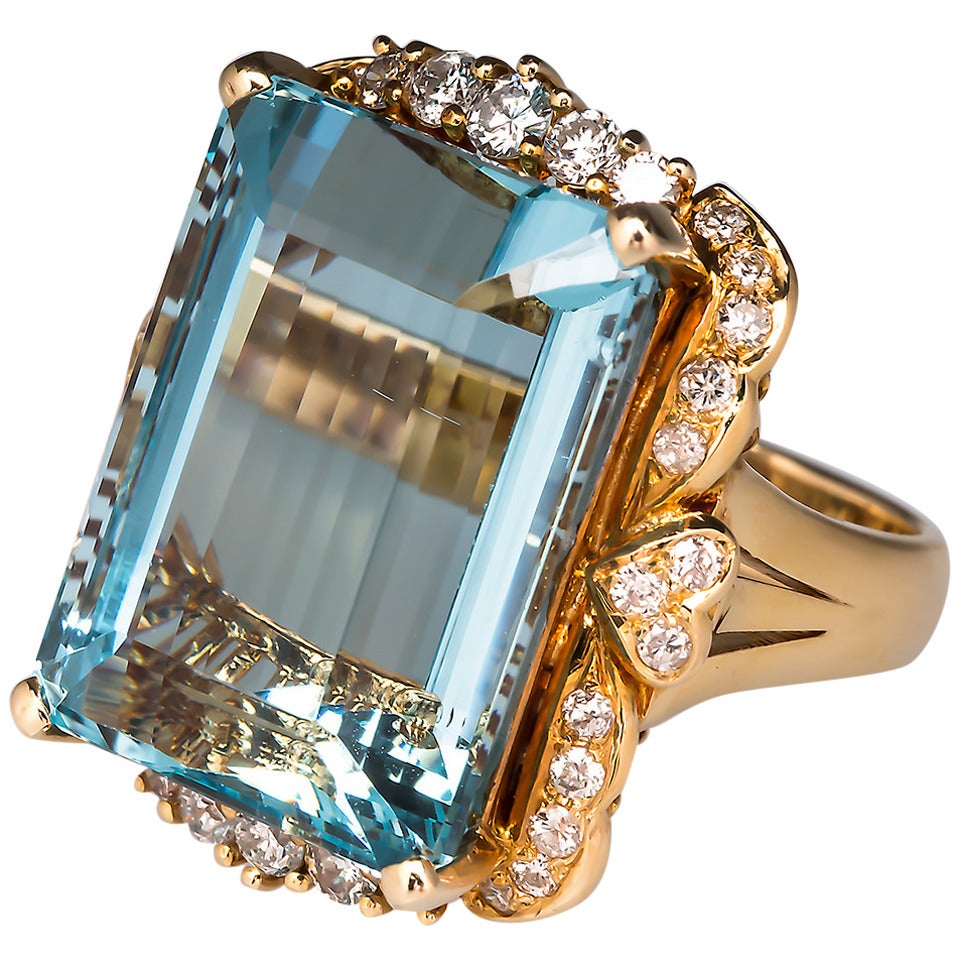 25 Carat Aquamarine Diamond Gold Cocktail Ring For Sale