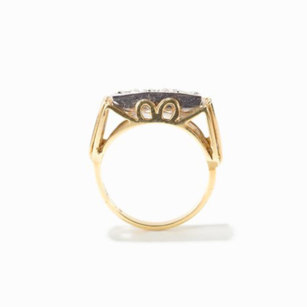 Diamond bow-shaped ring, 14 carat yellow gold, 1930s

14 carat gold
Europe, 1930s
3 brilliant-cut diamonds of 0.1 ct each
Inside hallmark 