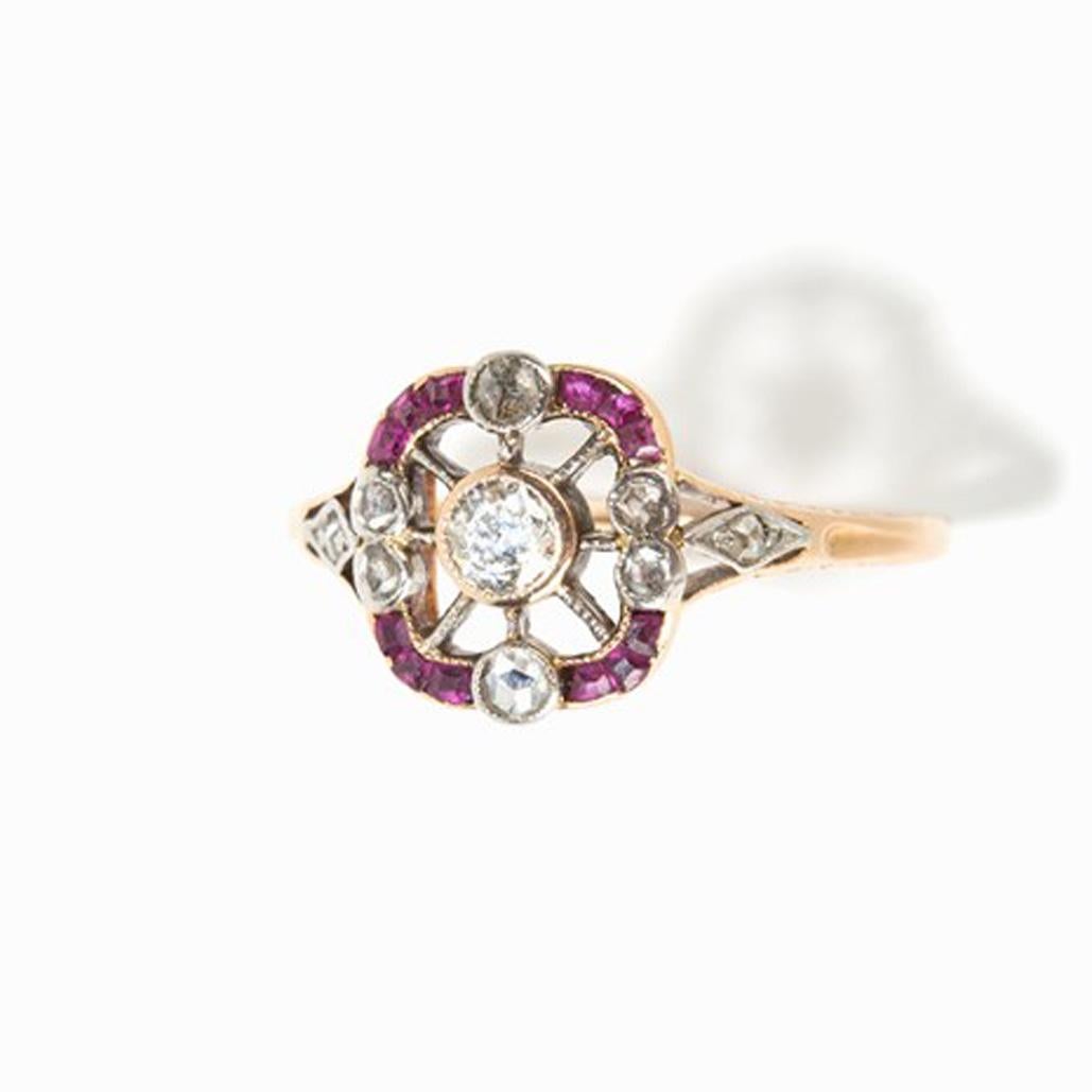 Yellow Gold Ring with Diamonds and Rubies, 18 Carat, circa 1900 2