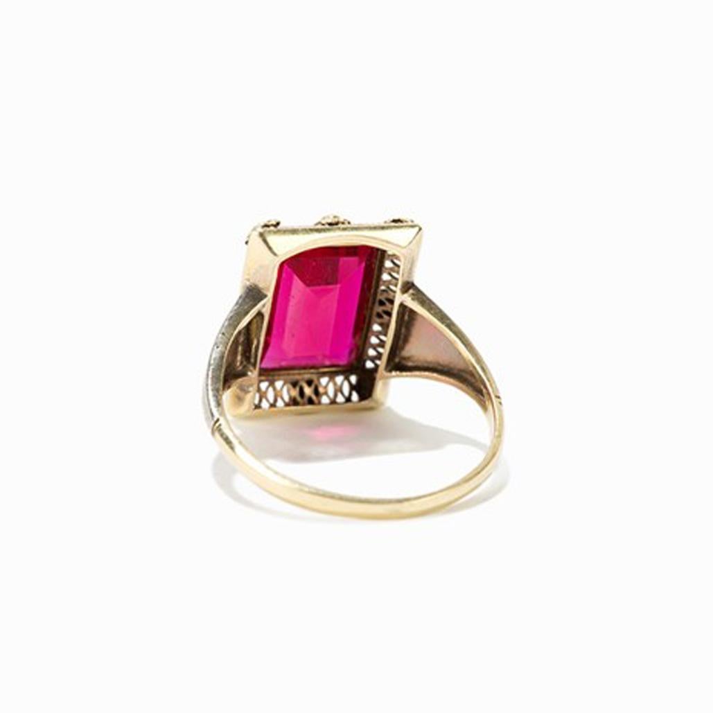 Gold Ring with Baguette-Cut Spinel, 14 Carat, 1920s In Good Condition In Berlin, DE